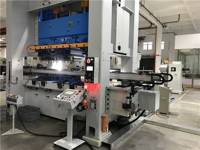 如何選擇合適的三次元機械手？沖床自動化選型實用指南